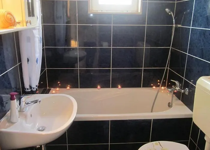 Апартаменти And Dar *