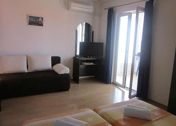 Апартаменти And Dar *