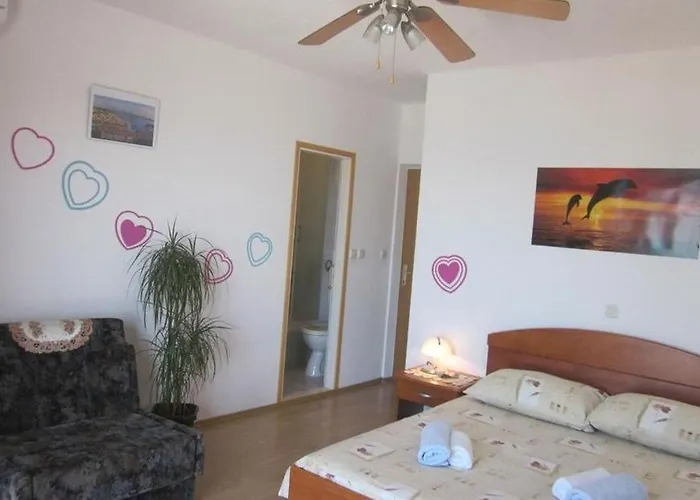 Апартаменты And Dar Хвар